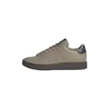 【adidas アドバンコート ベース 2.0 OOH96】大人の足元にフィットするミニマルスニーカー