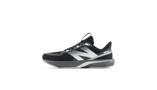 【走りが変わる瞬間！】New Balance DynaSoft Flash v7｜部活・トレーニングに効く万能ランニングシューズ