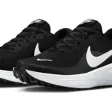 【走り出す理由が欲しくなる】NIKE レボリューション 8 ブラック/ホワイト HJ9198-003｜軽さと安心感を両立した万能ランニングシューズ