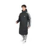 【冬を制する一着】adidas マストハブ 3ストライプス ロングダウンコート KWX22｜大人の品格と機能美を両立した万能アウター