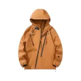 【街でも自然でもキマる】D.IIZOO 斜めジップ マウンテンパーカー｜軽やかで個性が光る春秋アウター