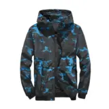 【Four leaf 迷彩ウインドブレーカー】軽くてタフ、差し色が映える！街にも山にも似合う万能マウンテンパーカー