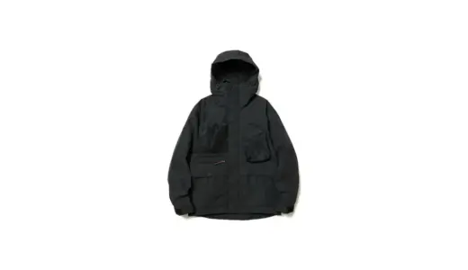 【焚き火のそばでも余裕の笑顔】NANGA TAKIBI MOUNTAIN PARKA｜火に強く街にも映える、大人の万能アウター