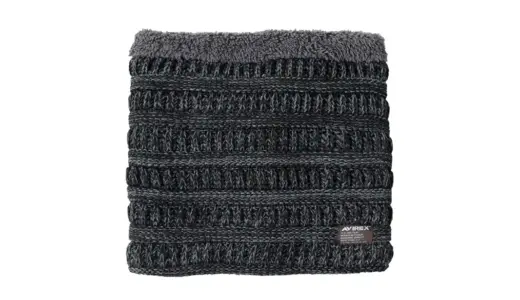 【包まれる暖かさ、街に映えるシルエット】AVIREX チャンキー ビッグ 裏ボア ネックウォーマー｜冬を制する最強の防寒アクセ