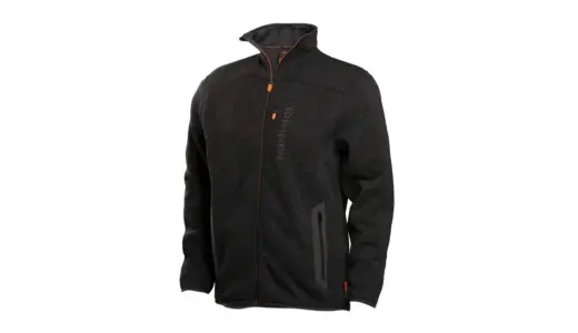 【林業ブランドが作った街でも映える防寒着】ハスクバーナ・ゼノア フリースジャケット XプローラXXL｜軽くて暖かい“大人のワークスタイル”