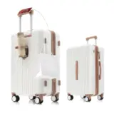 USBポート付きで旅がもっと軽快に！TANOBI スーツケース Sサイズ｜アイボリー×ゴールドが“欲しくなる理由”